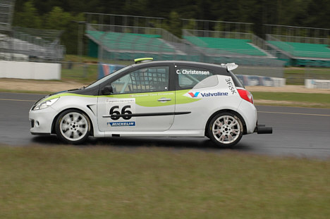 Claus Cristensen i en Clio III som han kæmpede med hele dagen.
(Foto: Motorsporten.dk)